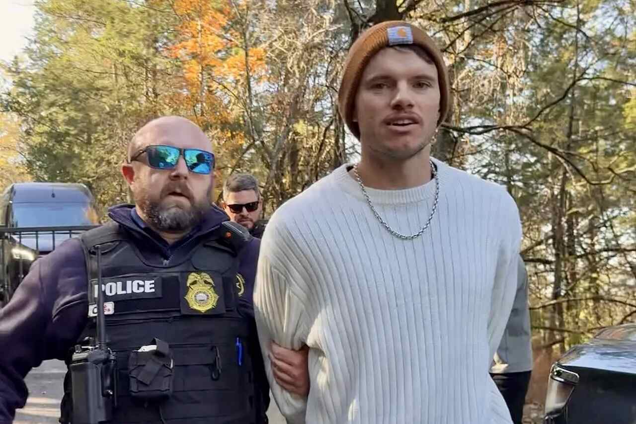 YouTuber que ateou fogo em Ferrari para vídeo é preso por suspeita de sonegar US$ 400 mil