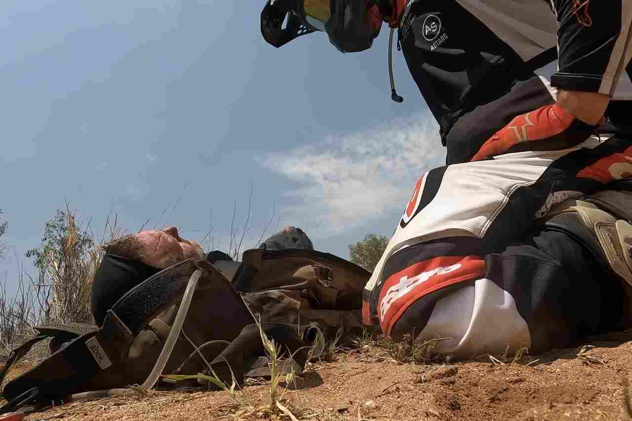 Video shows effectiveness of remote rescue after motorcyclist gets into serious accident in desert