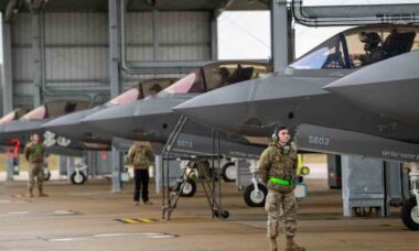 Caças F-35 da Força Aérea britânica atingem a fase operacional (Foto: Royal Air Force)