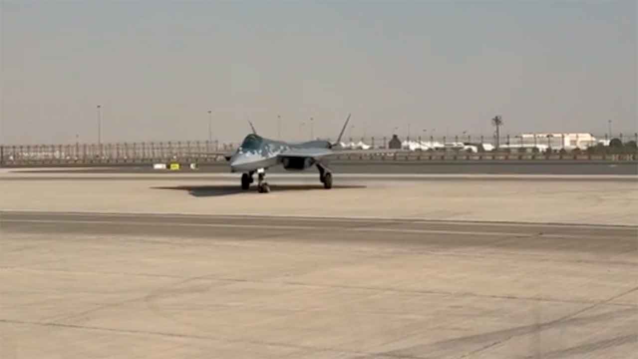 Export Su-57E arrives in the United Arab Emirates to participate in the 2025 Dubai Air Show. Photo: UAC