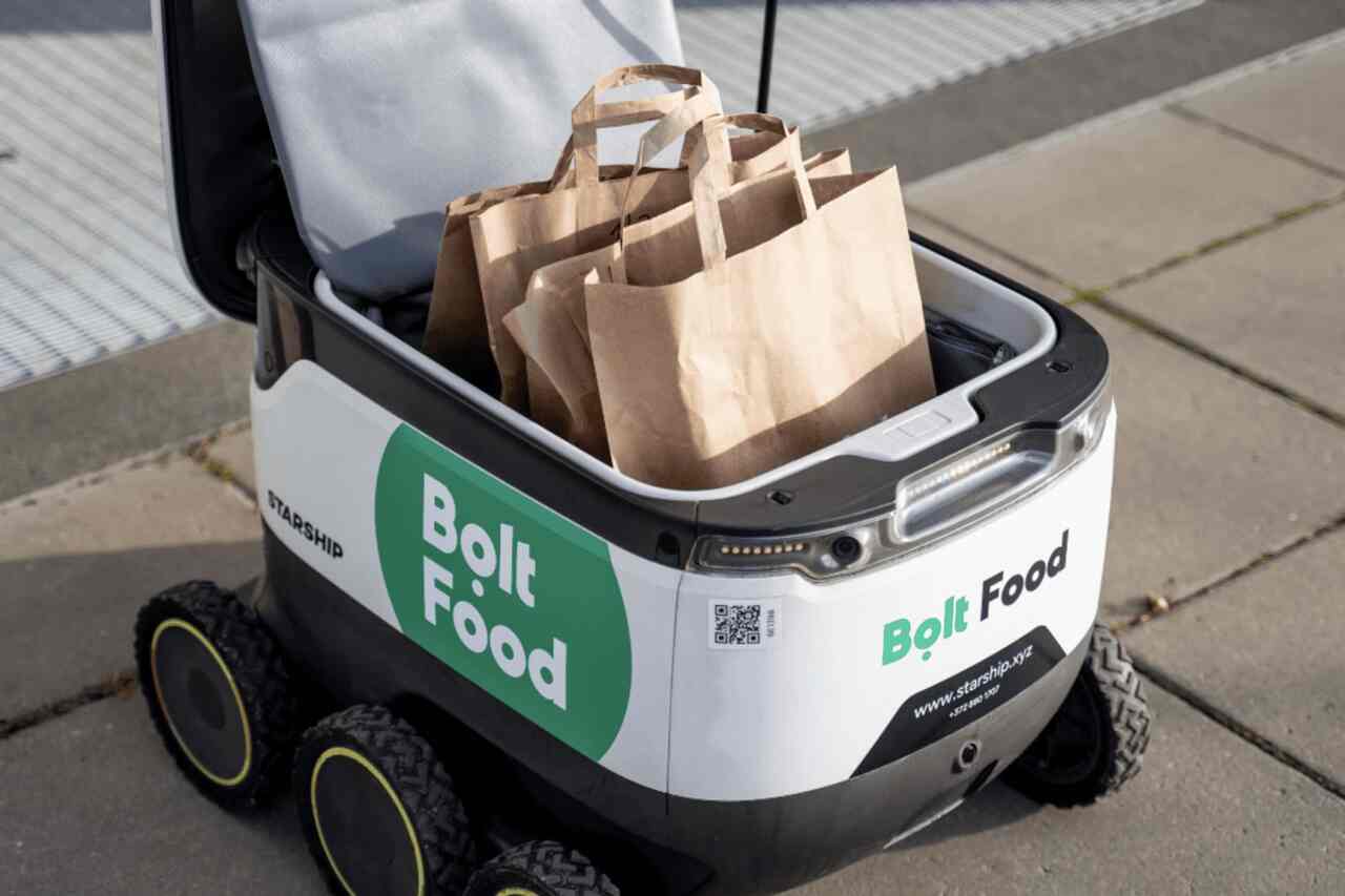 Uber Eats implanta sistema entregas por meio de robôs autônomos na Europa
