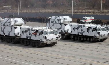 Tor-M2DT. Foto: Wikimedia