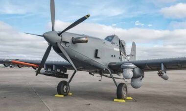 Novo avião da Força Aérea dos EUA possui uma mira de fuzil padrão instalada em seu cockpit