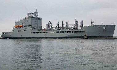 Navio-tanque da classe John Lewis - USNS Earl Warren T-AO 204 (X @GDNASSCO)