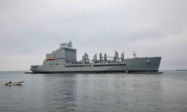 Navio-tanque da classe John Lewis - USNS Earl Warren T-AO 204 (X @GDNASSCO)