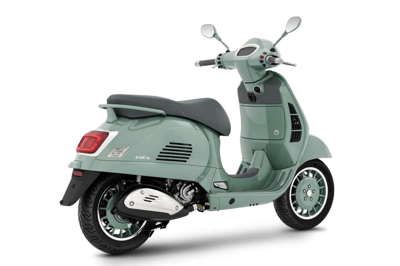Vespa celebra 80 anos com edições especiais das scooters Primavera e GTS