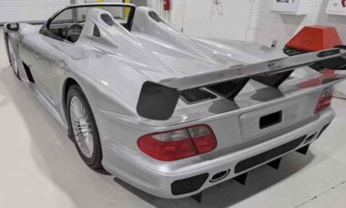 FBI apreende Mercedes-Benz CLK GTR Roadster em busca de ex-atleta olímpico foragido
