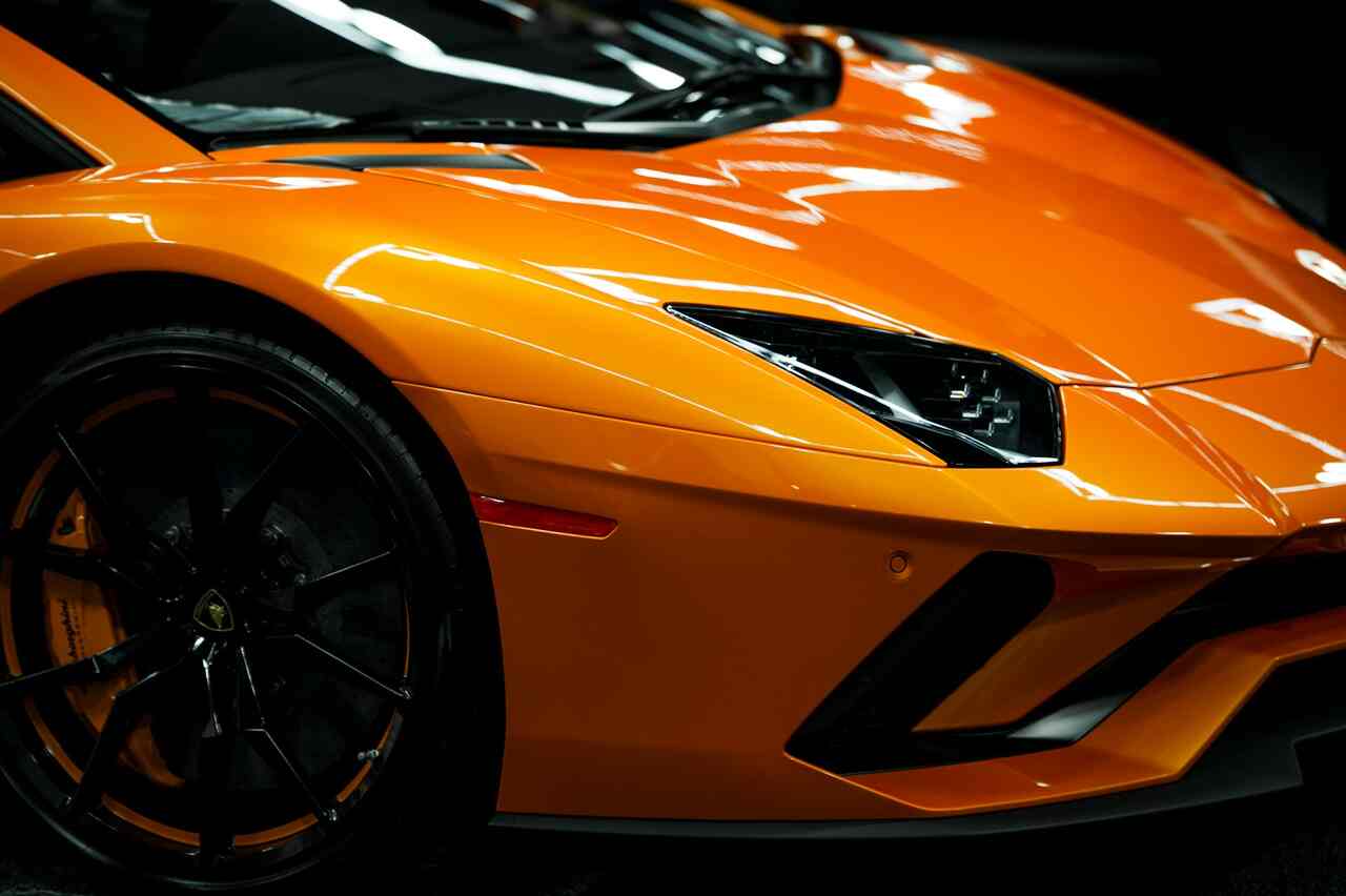 Homem vive dilema após sua esposa grávida pedir que ele venda seu carro esportivo