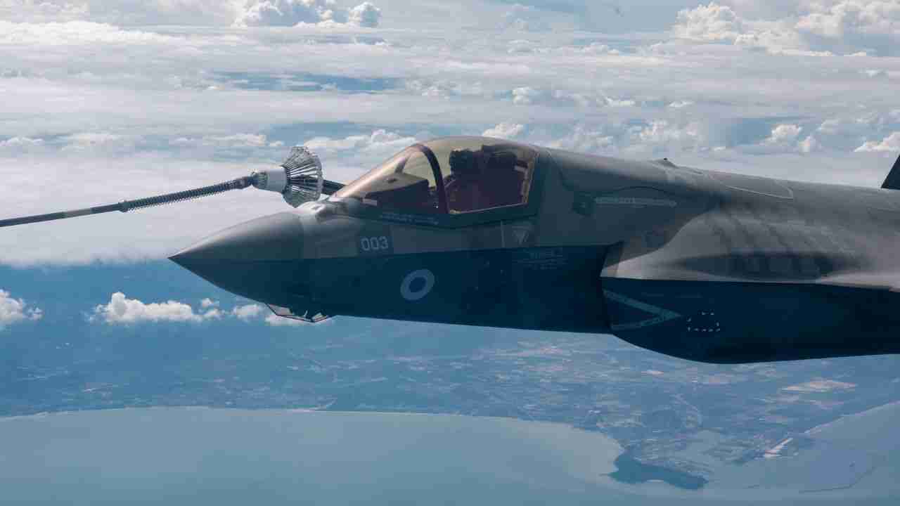 UK considers using drones for refueling on Royal Navy aircraft carriers