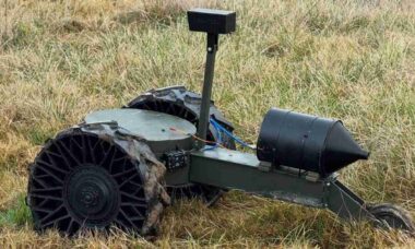 Ucrânia desenvolve drone terrestre Bambetel com alcance de 20 km e controle duplo