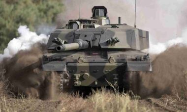 Reino Unido quer acelerar produção do Challenger 3 e reduzir prazos de aquisição