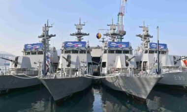 Marinha sul-coreana amplia frota com quatro embarcações rápidas Chamsuri PKMR