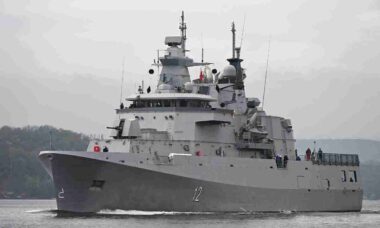 Bulgária lança Hrabri, seu primeiro navio nacional em 100 anos e marca modernização naval