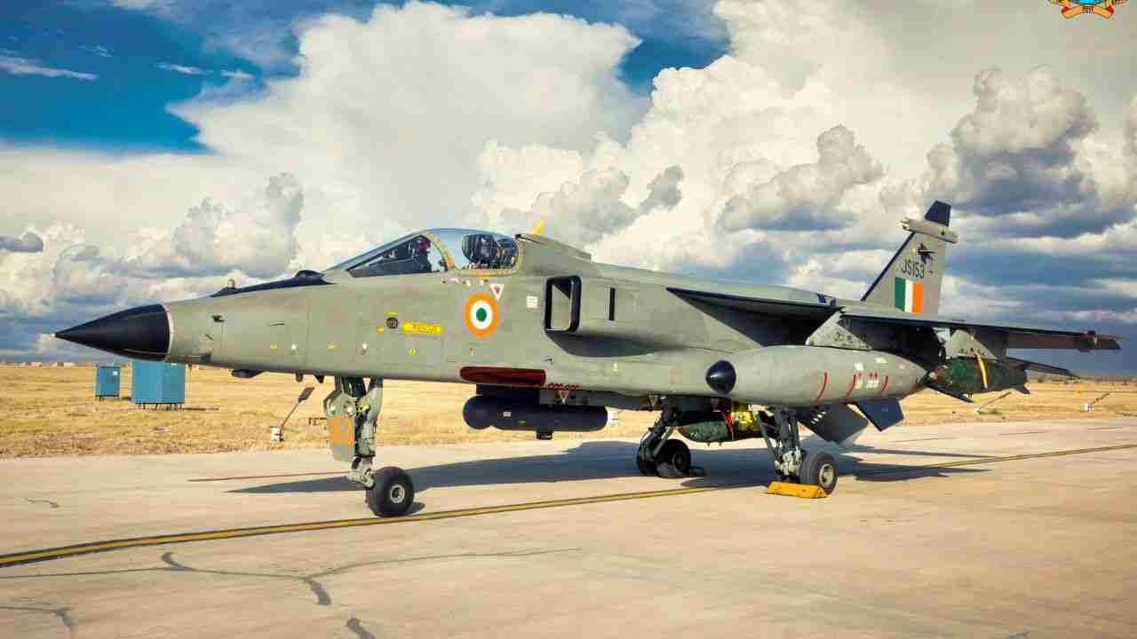 Índia recorre a peças de Omã para manter caças Jaguar em operação na Força Aérea