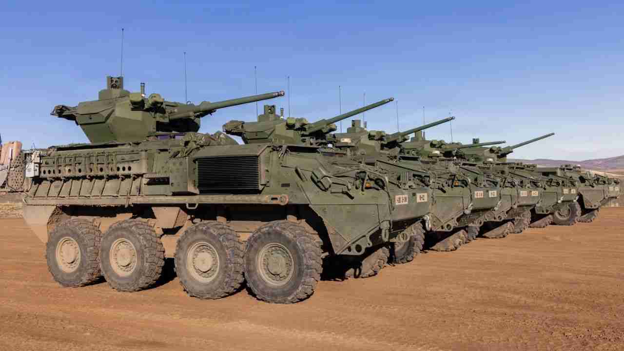 米陸軍が実弾演習で30mm砲を搭載したストライカーをテスト