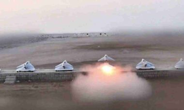Irã revela novo drone furtivo Hadid-110 com alcance de 350 km