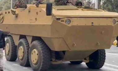 Síria exibe blindados turcos Ejder TTZA em primeiro desfile após queda do regime Assad