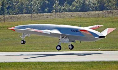 Marinha dos EUA adia 1º voo do MQ-25 para 2026 e estende testes do drone de reabastecimento