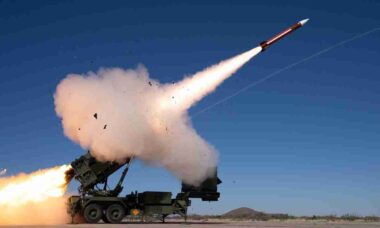Espanha fecha acordo de US$ 1,7 bi para comprar 4 sistemas Patriot de defesa aérea