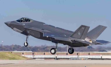 Finlândia realiza voo inaugural do F-35 e inicia fase final de integração à defesa aérea