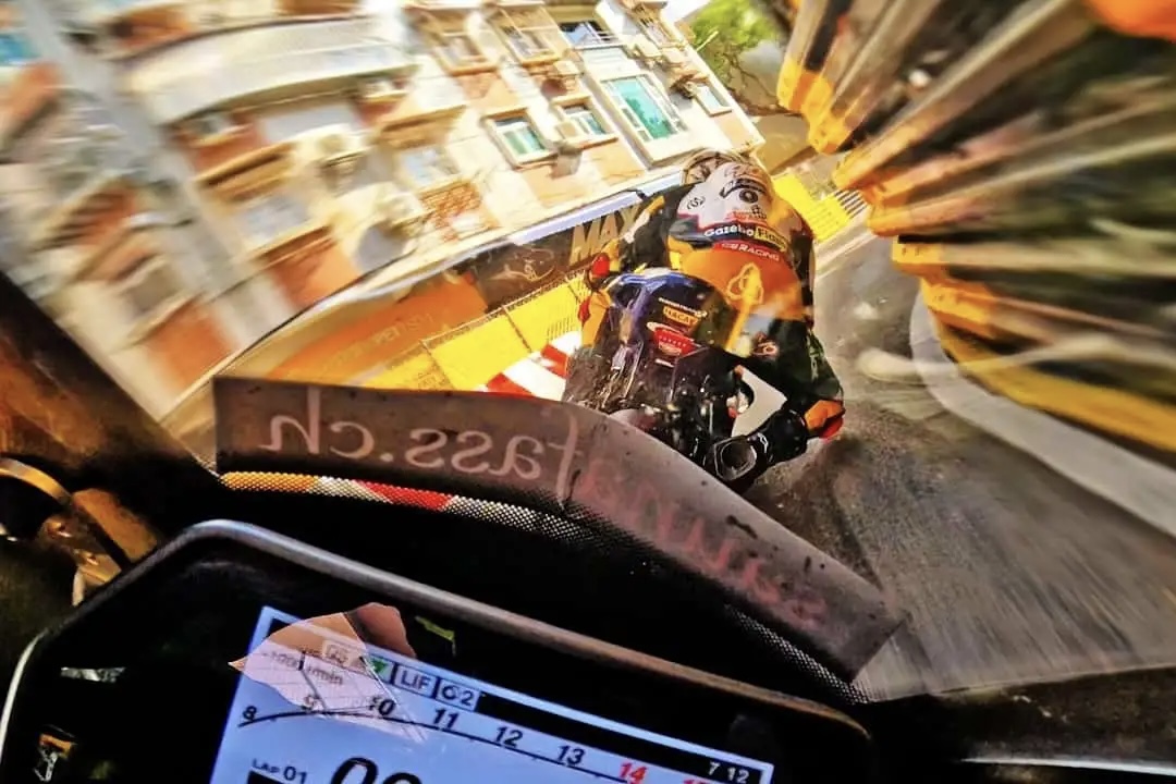 Video: Motorcyclist Records Race with Helmet Camera and the Result Looks Like a Video Game Scene