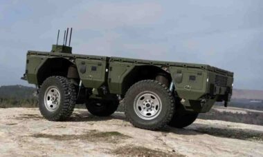 Índia e Israel fecham parceria para produção de veículos militares elétricos