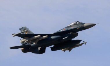 Japão lança 16 caças F-2 com mísseis anti-navio como resposta às ações da China