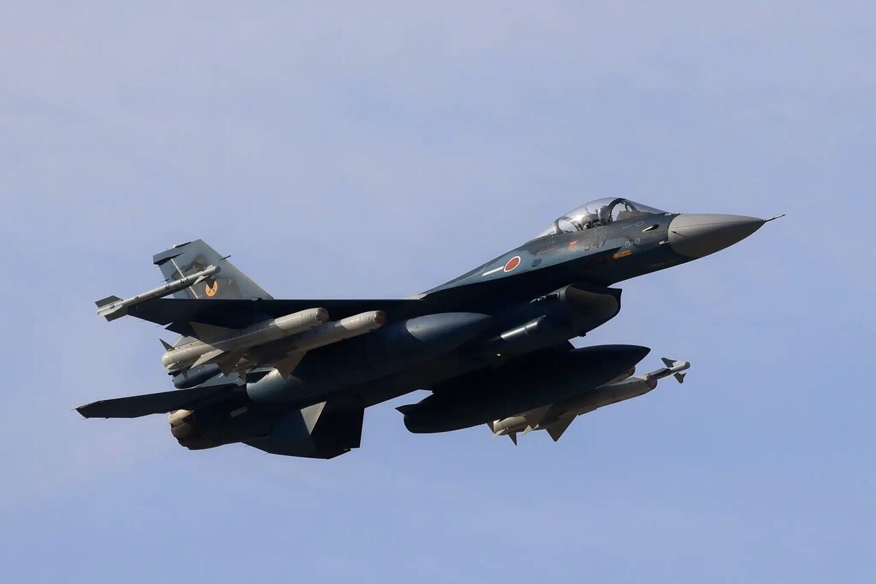 Il Giappone lancia 16 caccia F-2 con missili anti-nave in risposta alle azioni della Cina