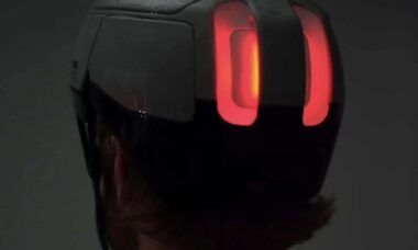 Also anuncia capacete inteligente com faróis e luzes de freio para suas bikes elétricas