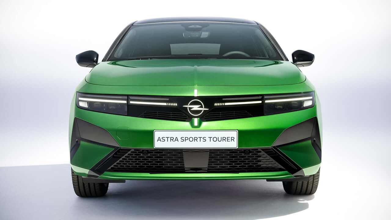 オペル、2026年向けのアストラとアストラ・スポーツツアラーを発表