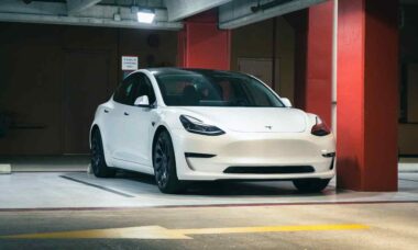 Investigação revela que maçanetas elétricas dos Teslas foram responsáveis pela morte de 15 pessoas
