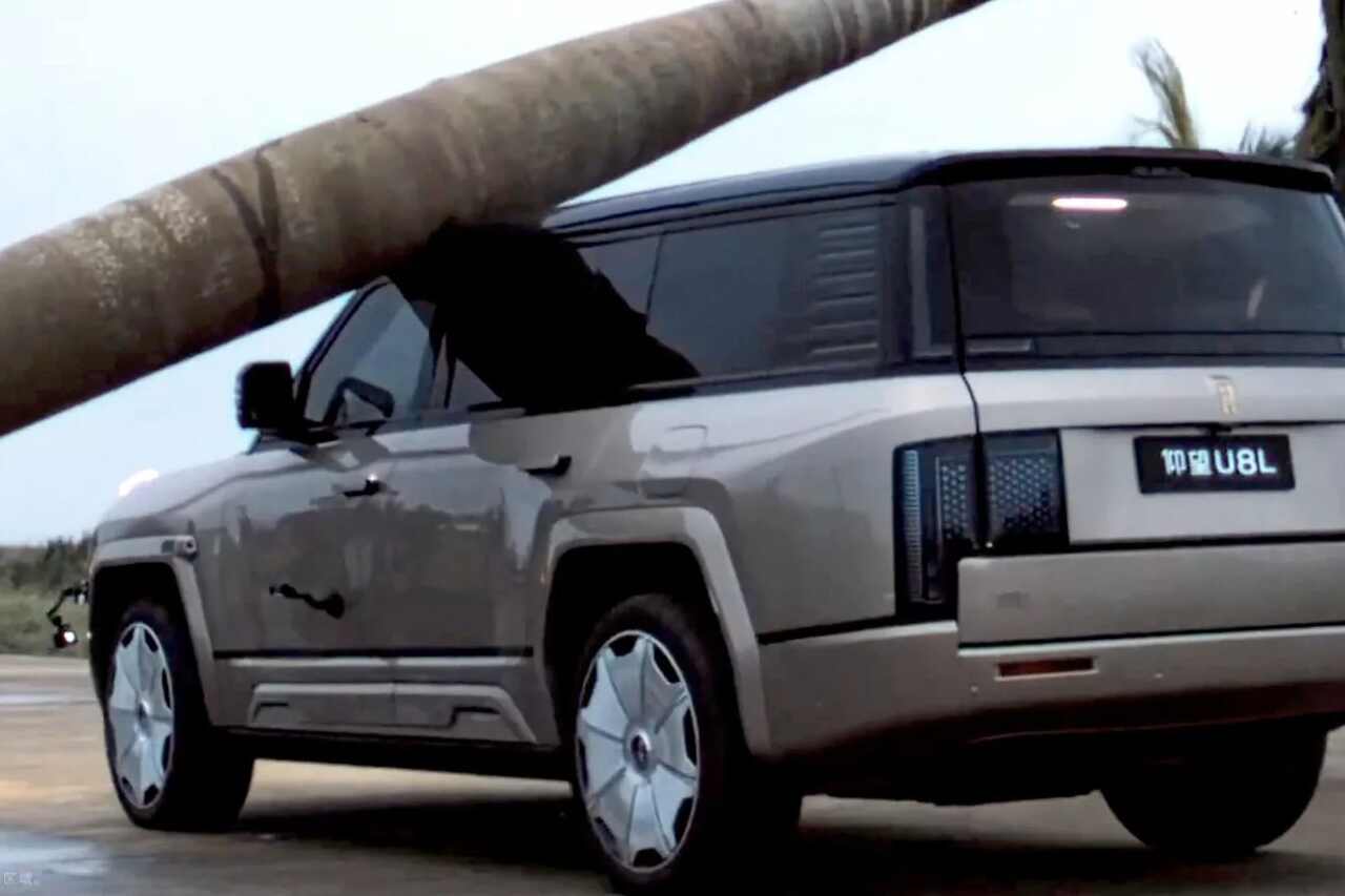 BYD derruba árvore de duas toneladas para comprovar durabilidade de seu novo SUV