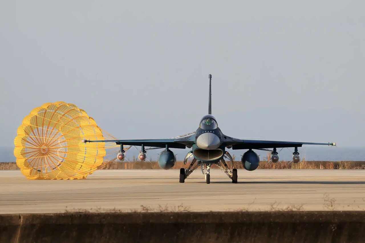 Il Giappone lancia 16 caccia F-2 con missili anti-nave in risposta alle azioni della Cina