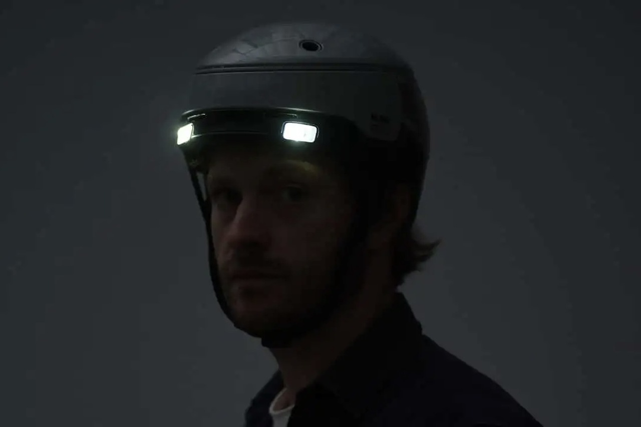 Also anuncia capacete inteligente com faróis e luzes de freio para suas bikes elétricas
