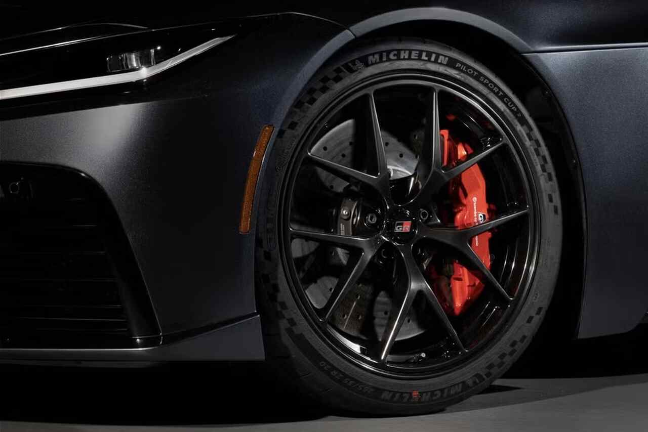 Toyota präsentiert GR GT, leistungsstarker Supersportwagen mit hybridem V8-Biturbo-Motor