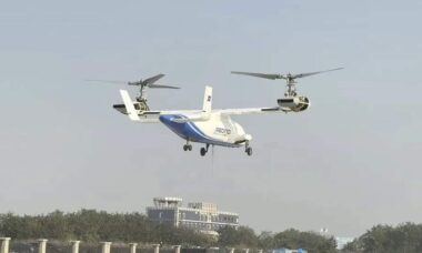Primeiro avião convertido não tripulado da China voa pela primeira vez