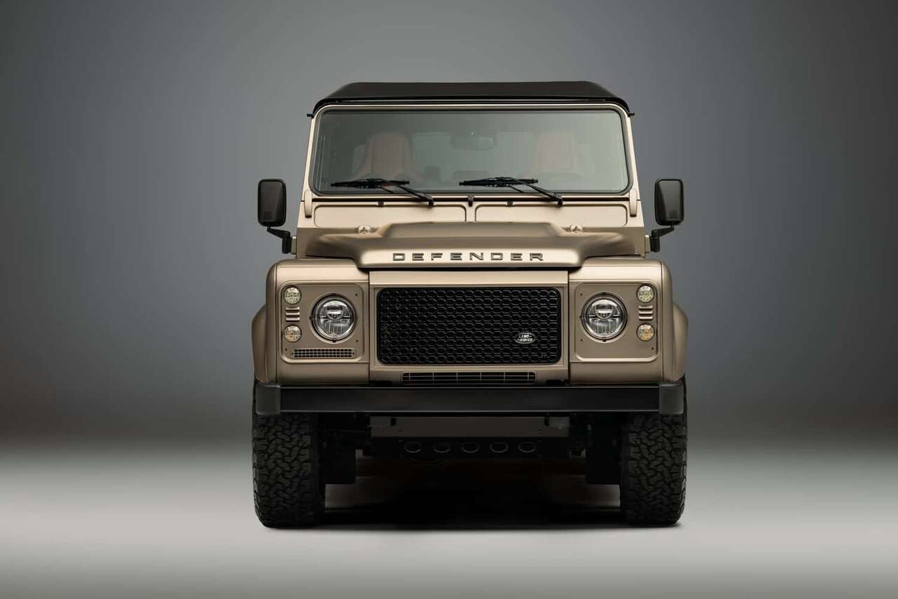 Land Rover Classic anuncia pinturas do Octa para o Defender V-8