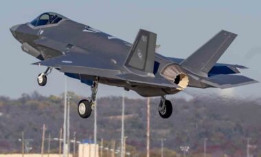 Defesa aérea: Finlândia adota míssil AMRAAM AIM-120D-3 para sua frota de F-35. Instagram @pv_logistiikkalaitos