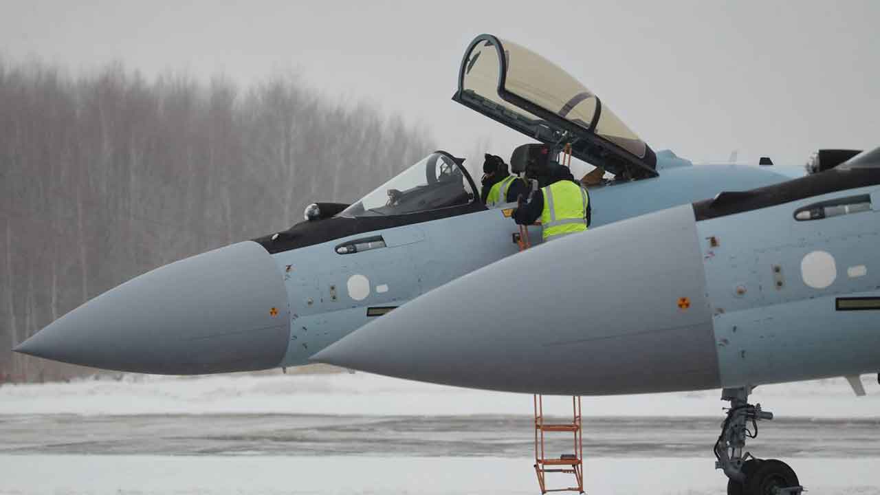 Vídeo: UAC entrega últimas aeronaves Su-35S do ano às Forças Aeroespaciais da Rússia
