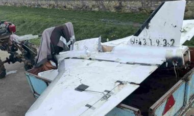 Civil encontra drone em aldeia na Moldávia e resolve levá-lo em uma carroça