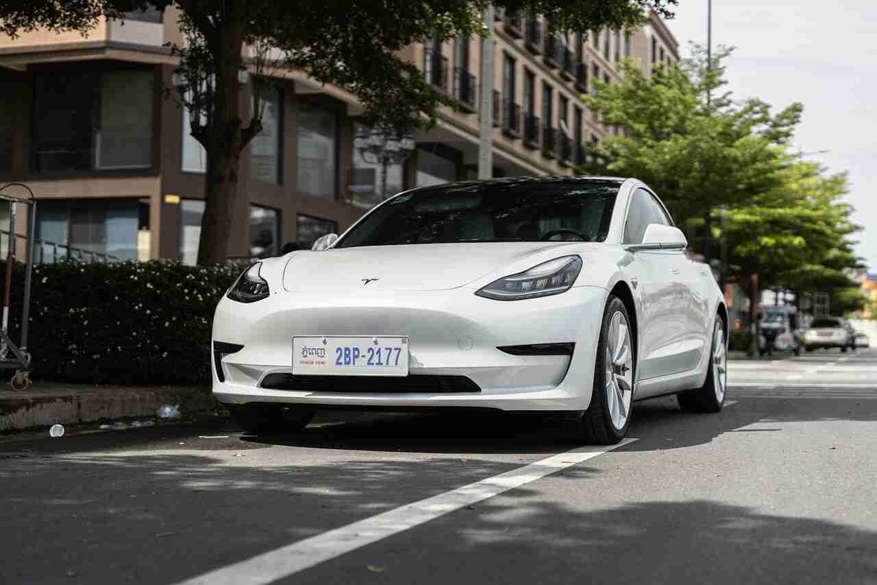 Homme choqué en découvrant la dépréciation d’une Tesla achetée 62 000 $ en 2022