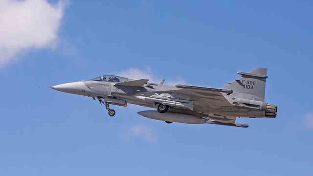 FAB conducts first live-fire launch of the Meteor missile with the F-39E Gripen. Photo: FAB 