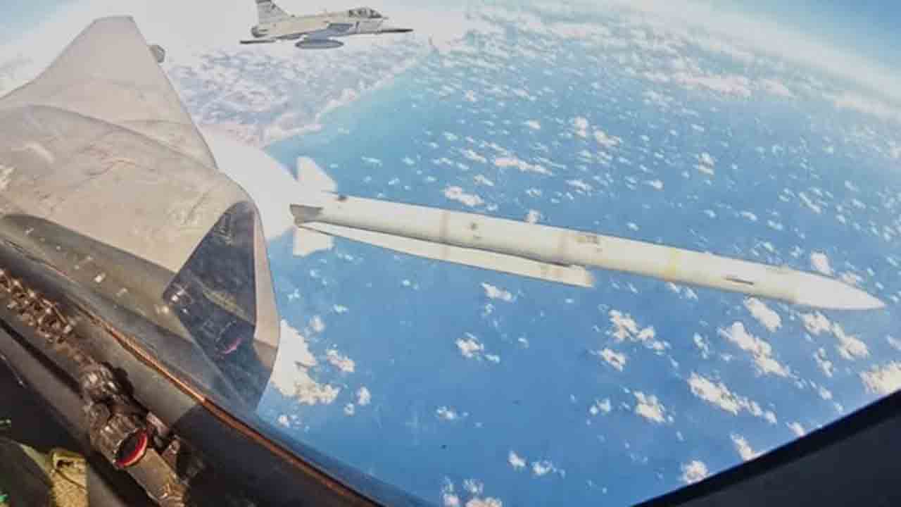 FAB conducts first live-fire launch of the Meteor missile with the F-39E Gripen. Photo: FAB