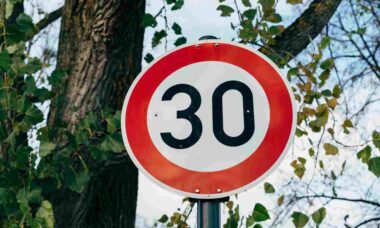 Estado americano estuda remover completamente limites de velocidade