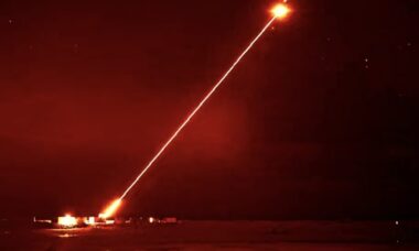 Reino Unido anuncia implantação de arma a laser naval DragonFire para 2027