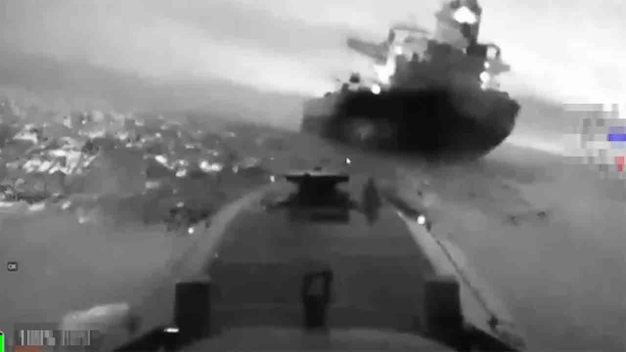 Des drones Sea Baby frappent des pétroliers russes en mer Noire. Vidéo : Serhiy Sternenko / Telegram