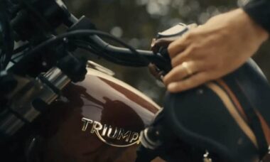 Trailer de "Avengers: Doomsday" mostra Capitão América pilotando Triumph ao invés de Harley
