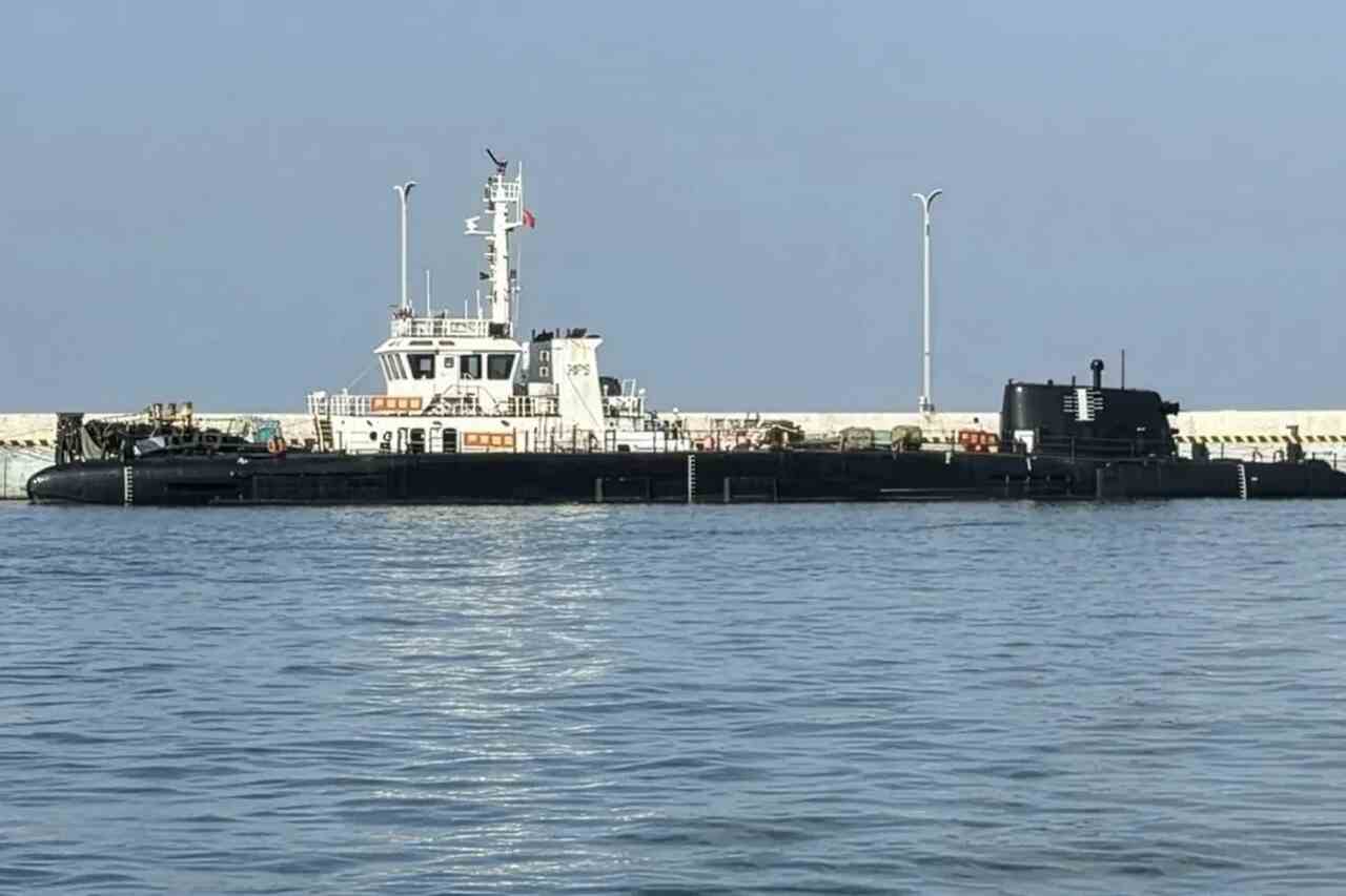 Misteriosa nave ibrida sottomarino-avvistata in un cantiere navale cinese