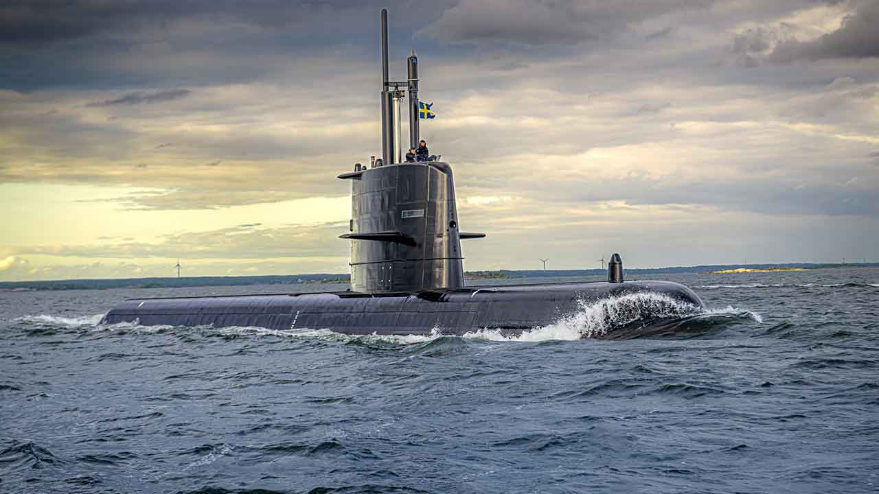 Marinha Sueca recebe o submarino HMS Halland após ampla modernização