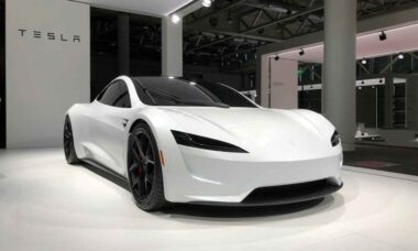 Tesla entra com pedido de patente para integrar sistema de antenas Starlink em seus carros